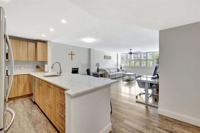 5 of 47 - 800 Se 20th Ave 303, Deerfield Beach, FL