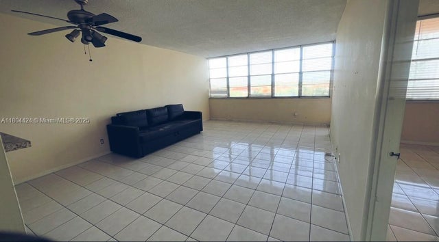 3 of 10 - 2025 Ne 164th St 506, North Miami Beach, FL
