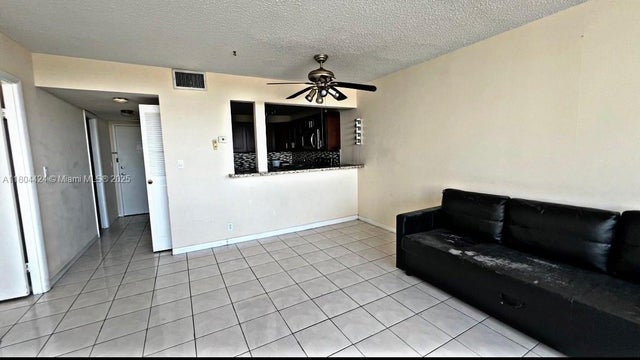 4 of 10 - 2025 Ne 164th St 506, North Miami Beach, FL