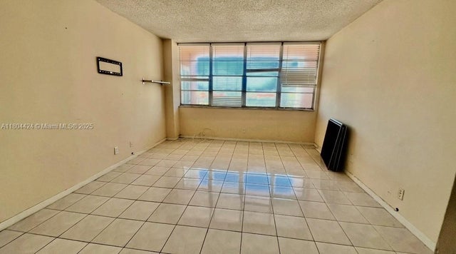 5 of 10 - 2025 Ne 164th St 506, North Miami Beach, FL