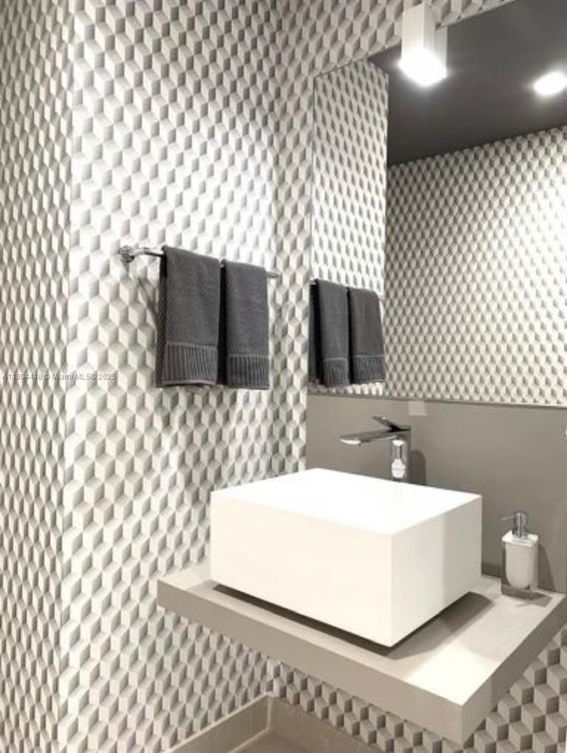 5 of 11 - 1000 Brickell Plz 3308, Miami, FL