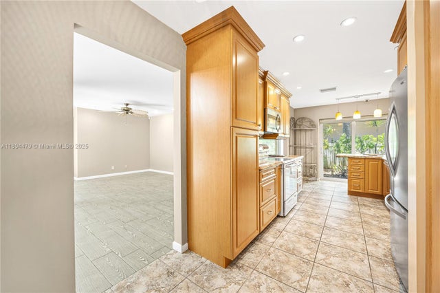 3 of 24 - 2717 N Carambola Cir N 17101, Coconut Creek, FL