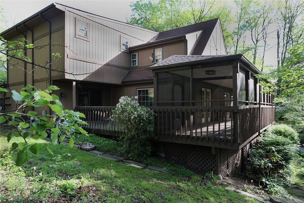 107 Great Oaks Drive, Moon/Crescent