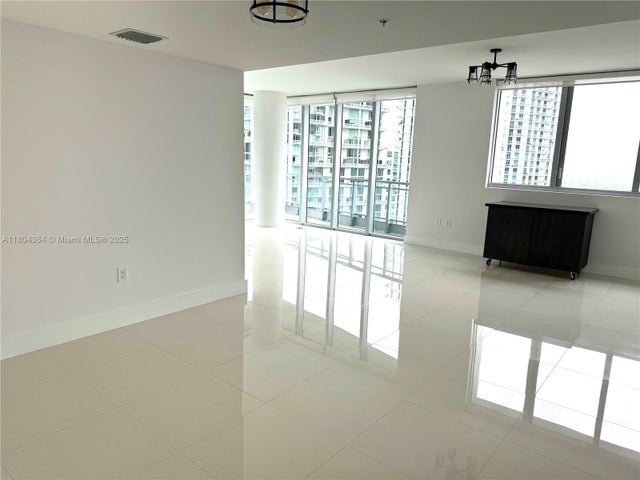 3 of 21 - 92 Sw 3rd St 1605, Miami, FL