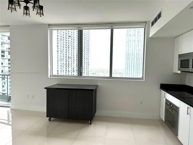 5 of 21 - 92 Sw 3rd St 1605, Miami, FL
