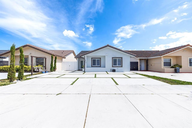 5 of 28 - 6950 Nw 168th St, Hialeah, FL