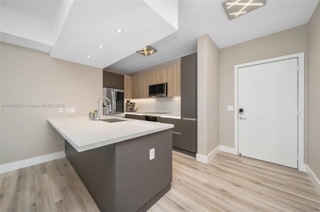 2 of 37 - 951 Brickell Ave 2800, Miami, FL