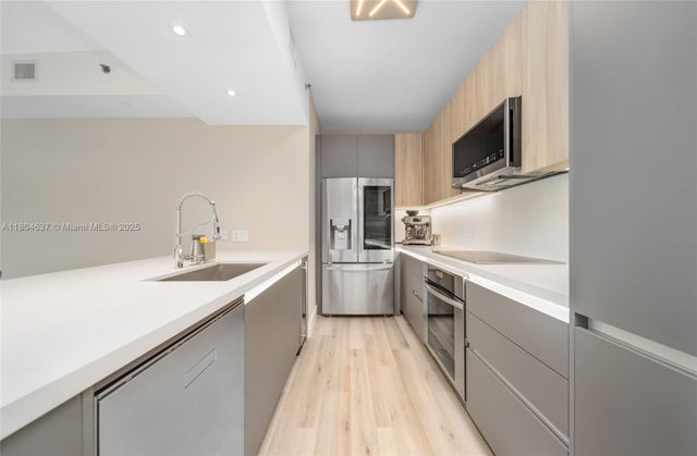 3 of 37 - 951 Brickell Ave 2800, Miami, FL