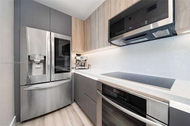 4 of 37 - 951 Brickell Ave 2800, Miami, FL