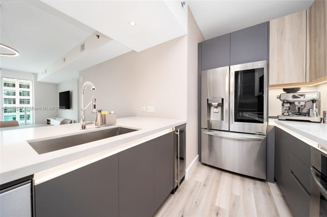 5 of 37 - 951 Brickell Ave 2800, Miami, FL