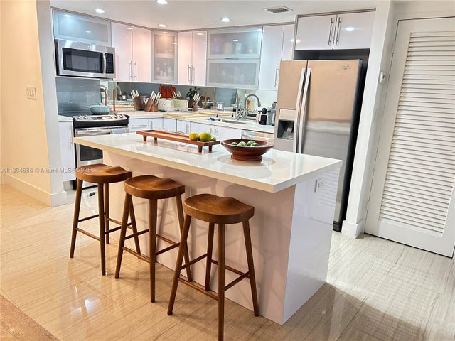 2 of 30 - 150 Se 25 Rd 14h, Miami, FL