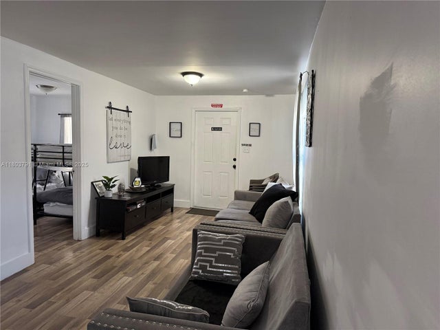 4 of 12 - 1463 Nw 70th St, Miami, FL