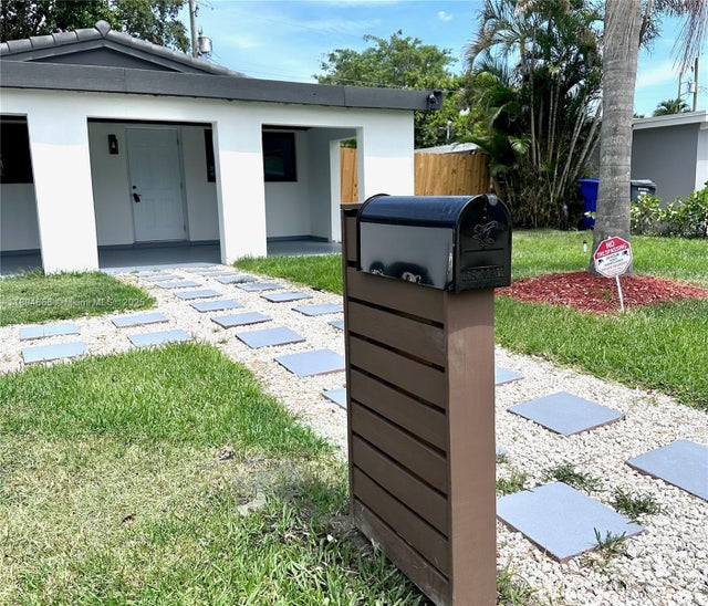 4 of 33 - 2421 N 56th Ter, Hollywood, FL