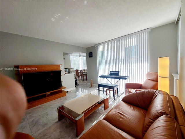 3 of 44 - 16565 Ne 26th Ave 2b, North Miami Beach, FL