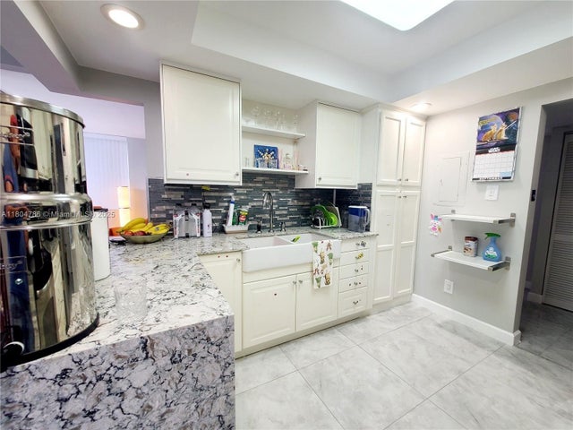 5 of 44 - 16565 Ne 26th Ave 2b, North Miami Beach, FL