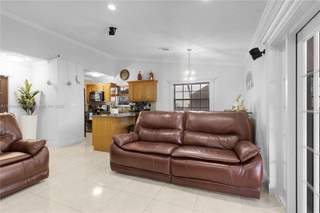 4 of 42 - 19251 Sw 118th Ct, Miami, FL