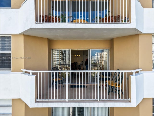 2 of 26 - 1980 S Ocean Dr 9k, Hallandale Beach, FL