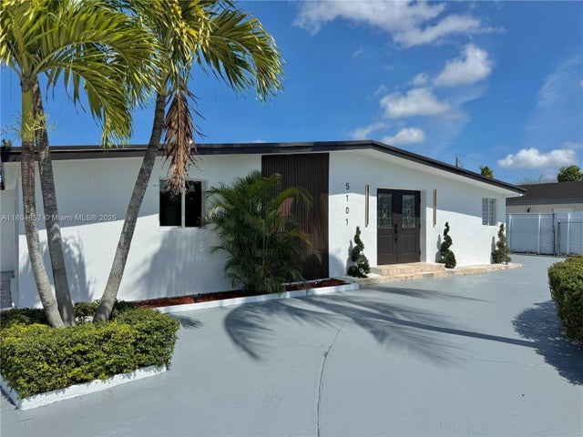 1 of 35 - 5101 Sw 112th Pl, Miami, FL
