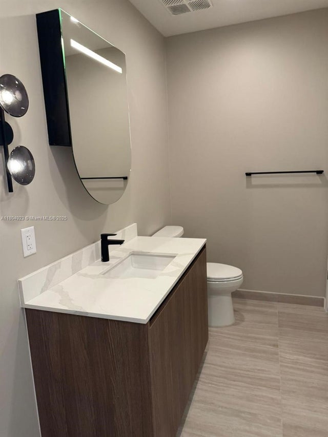 4 of 6 - 580 72 Ph7, Miami Beach, FL