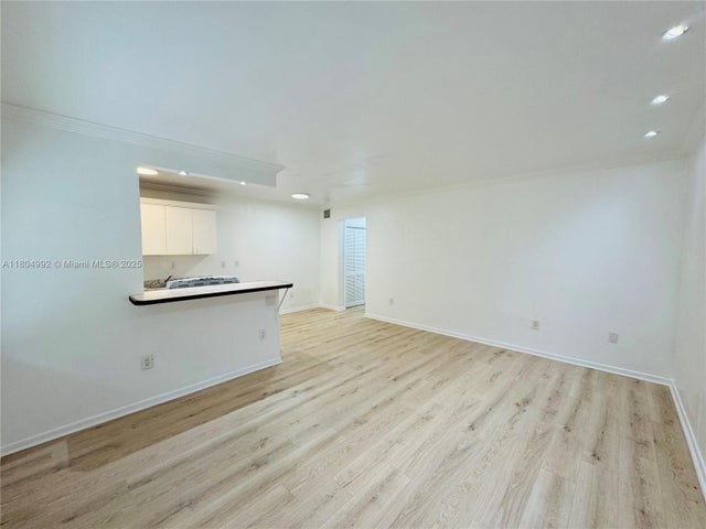 2 of 13 - 65 Washington Ave 3, Miami Beach, FL