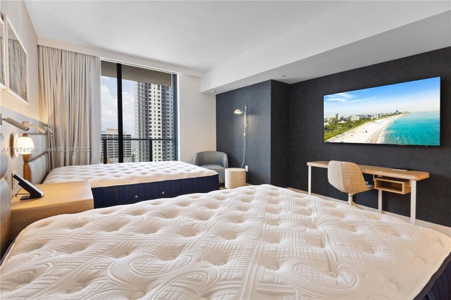 3 of 27 - 601 Ne 1st Ave 2004, Miami, FL