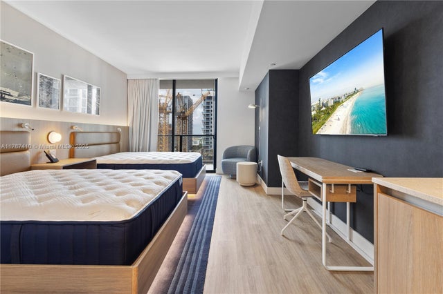 4 of 27 - 601 Ne 1st Ave 2004, Miami, FL