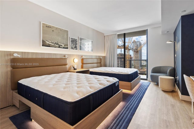 5 of 27 - 601 Ne 1st Ave 2004, Miami, FL