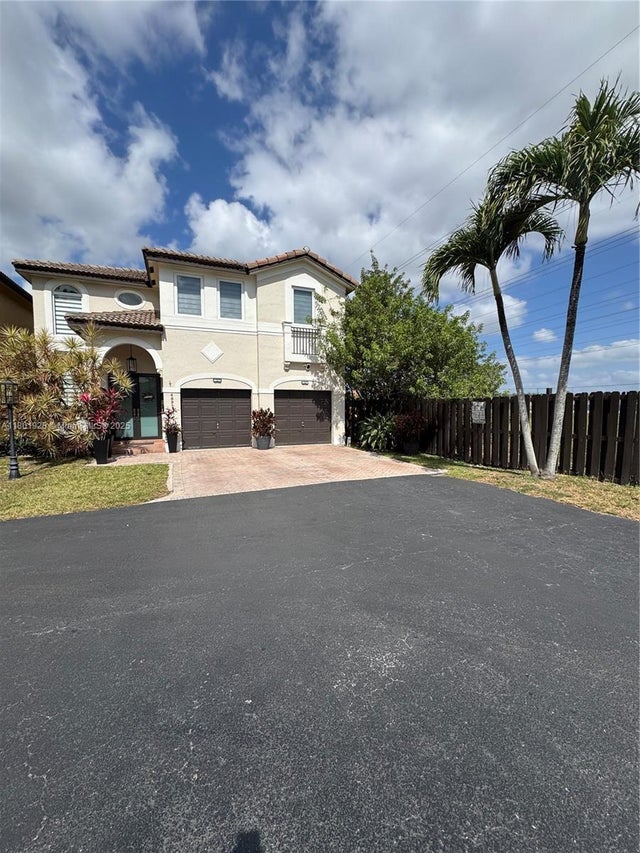 2 of 34 - 4892 Nw 109th Pl, Doral, FL