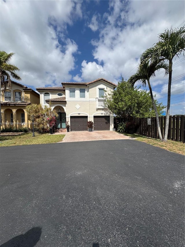 3 of 34 - 4892 Nw 109th Pl, Doral, FL