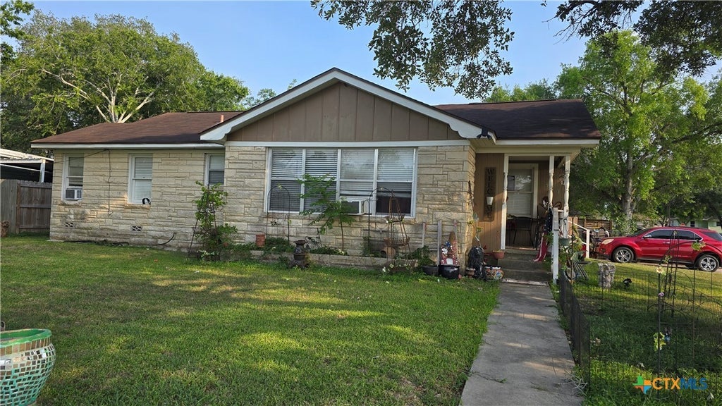 701 E Anaqua Avenue, Victoria