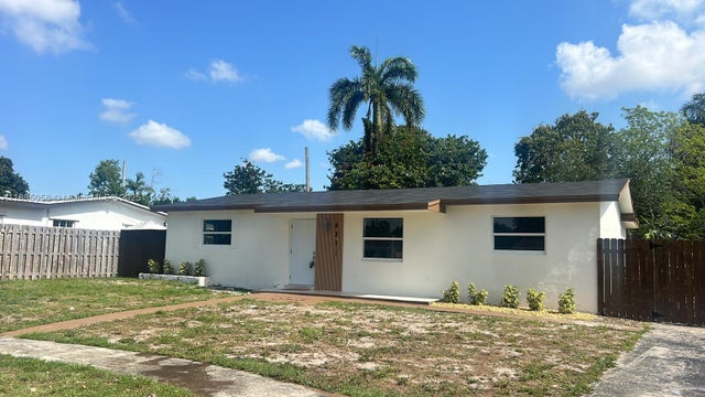 4 of 17 - 6271 Farragut St, Hollywood, FL