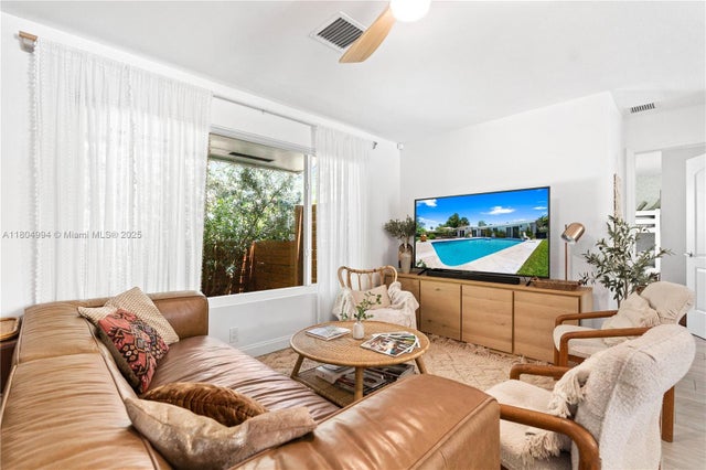 5 of 47 - 4461 Ne 15th Ave, Oakland Park, FL