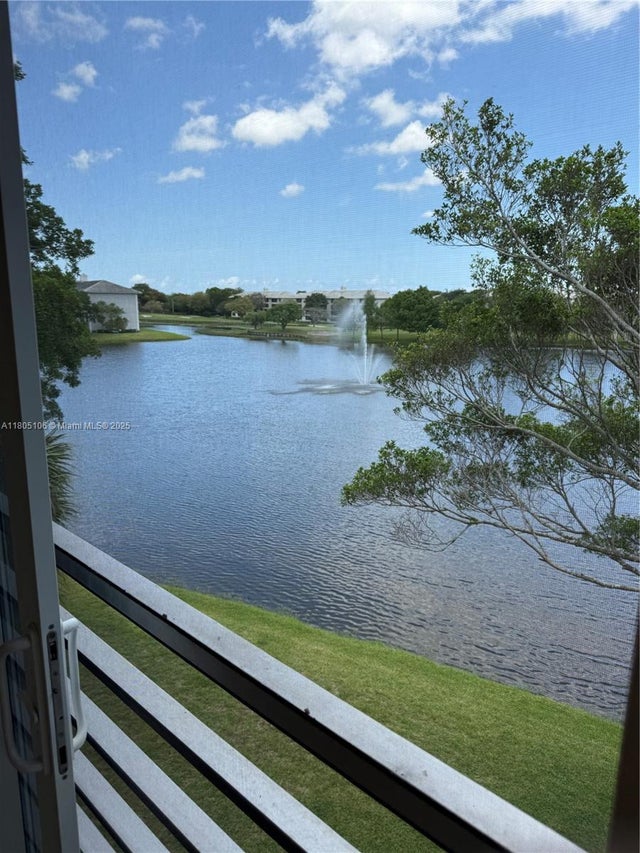 1 of 30 - 9420 Poinciana Pl 403, Davie, FL