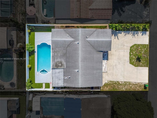 3 of 28 - 7601 Harbour Blvd, Miramar, FL