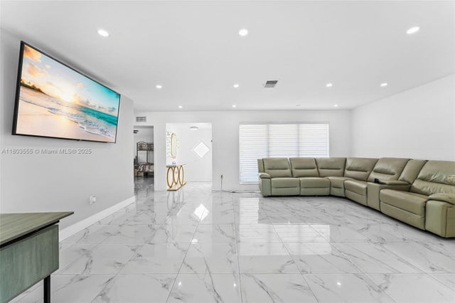 5 of 28 - 7601 Harbour Blvd, Miramar, FL