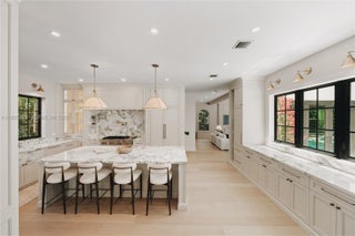 Photo of Listing #A11805145