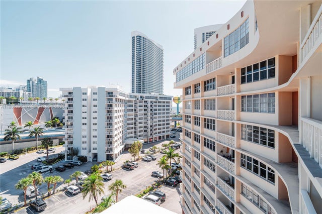 4 of 39 - 1817 S Ocean Drive 0918, Hallandale Beach, FL