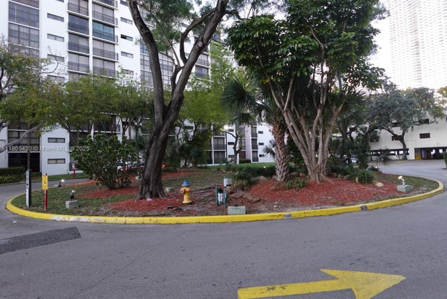 5 of 16 - 17011 N Bay Rd 408, Sunny Isles Beach, FL