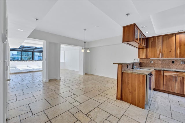 4 of 59 - 401 Poinciana Dr 1225, Sunny Isles Beach, FL