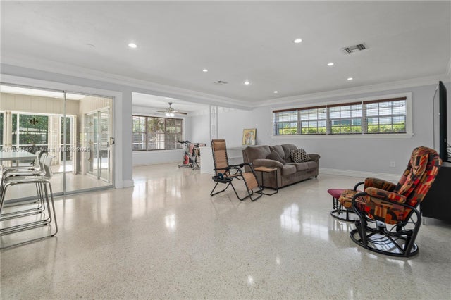 5 of 40 - 19510 Ne 19th Ave, Miami, FL