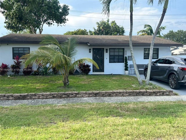 1 of 2 - 6761 Allen St, Hollywood, FL