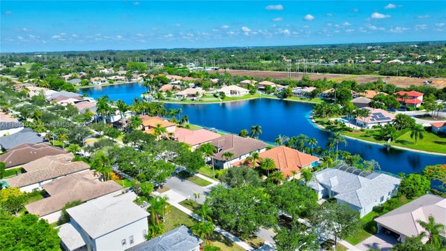 4 of 83 - 16372 Segovia Cir N, Pembroke Pines, FL