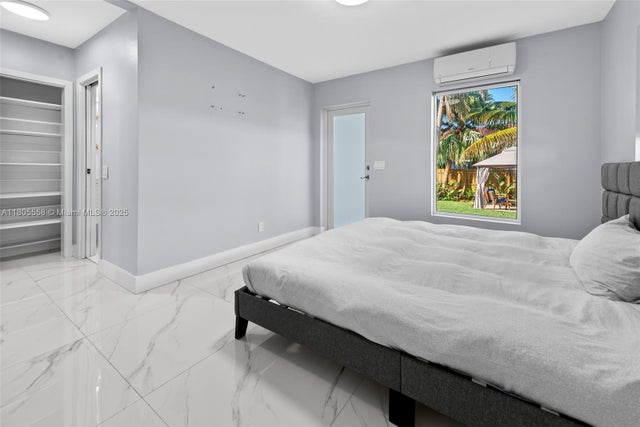 4 of 95 - 1025 Washington St, Hollywood, FL