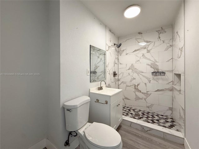 4 of 5 - 2135 Sw 46th Ter, Fort Lauderdale, FL