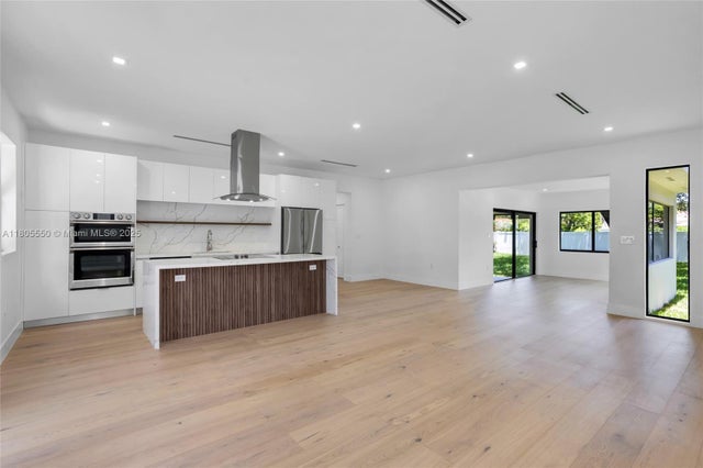 2 of 40 - 53 Nw 107th St, Miami Shores, FL