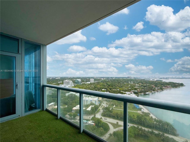 5 of 37 - 601 Ne 36th St 2608, Miami, FL