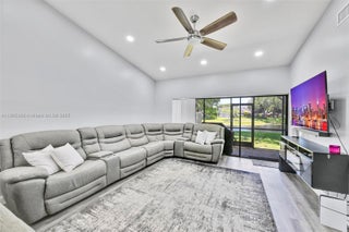 Photo of Listing #A11805328