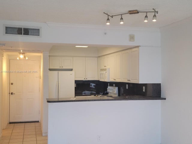 4 of 5 - 2501 S Ocean Dr 1634, Hollywood, FL