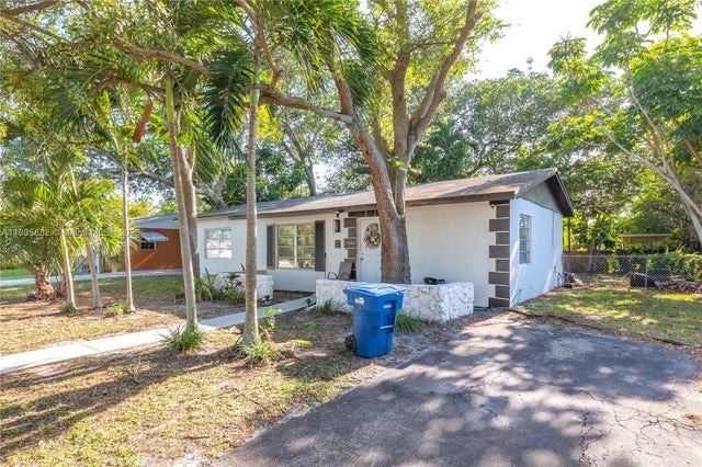 2 of 32 - 21440 N Miami Ave, Miami Gardens, FL