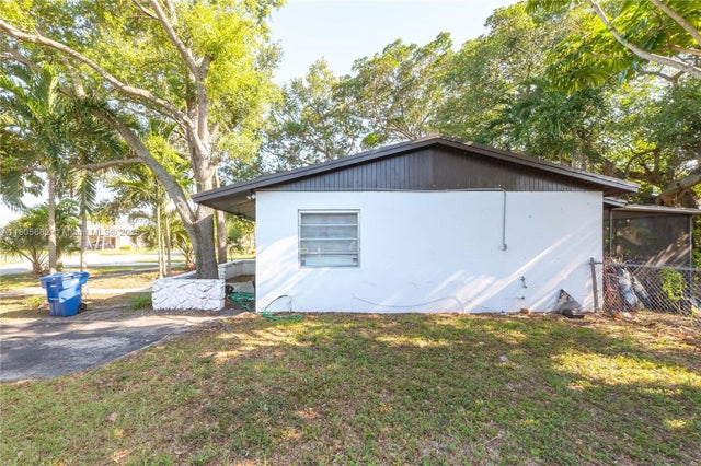 3 of 32 - 21440 N Miami Ave, Miami Gardens, FL